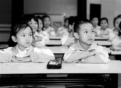 孩子选座位重要吗？家长：同桌比座位更重要