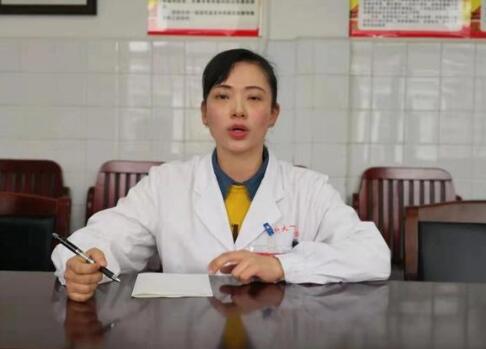 女医生高铁救人被索医师证，医生万一失手需担责吗？