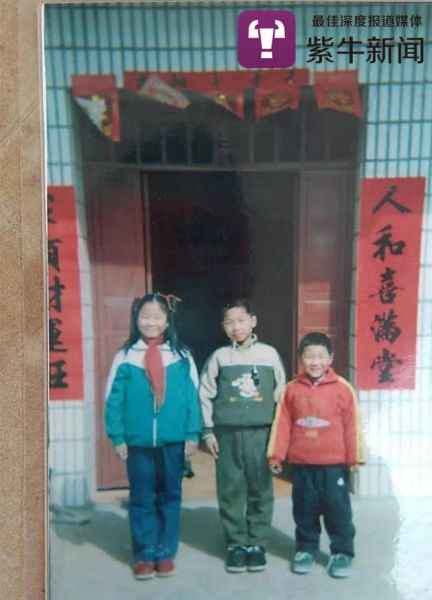  夫妻俩种地养猪培养三个孩子全成了博士 