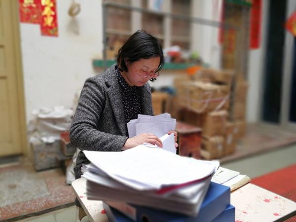 国土局干部因父母外逃被羁押388天 17年后获赔16万