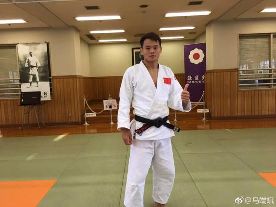 冠军举报后村支书被调查 媒体:没出名人的村庄咋办