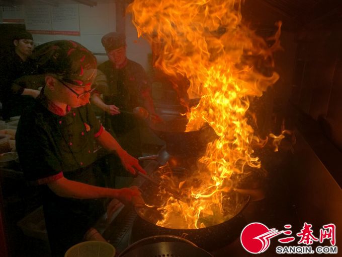 “寻味成都”第五站：夜探秋金小炒