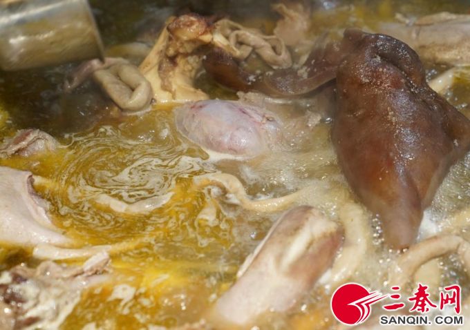 “寻味成都”第十二站：探访尽膳口福跷脚牛肉