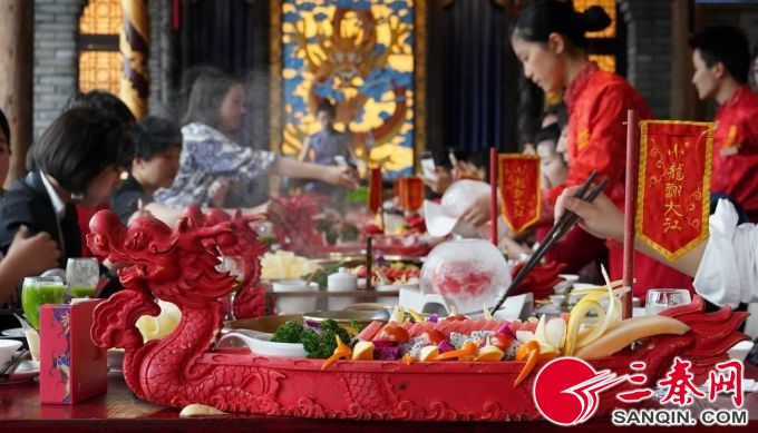 “寻味成都”第十四站：探访小龙翻大江