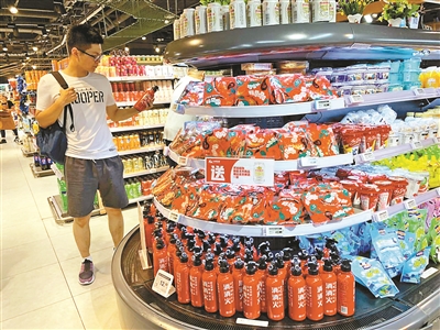 “爆款”饮料奇葩口味“搞怪”“取名”吸睛