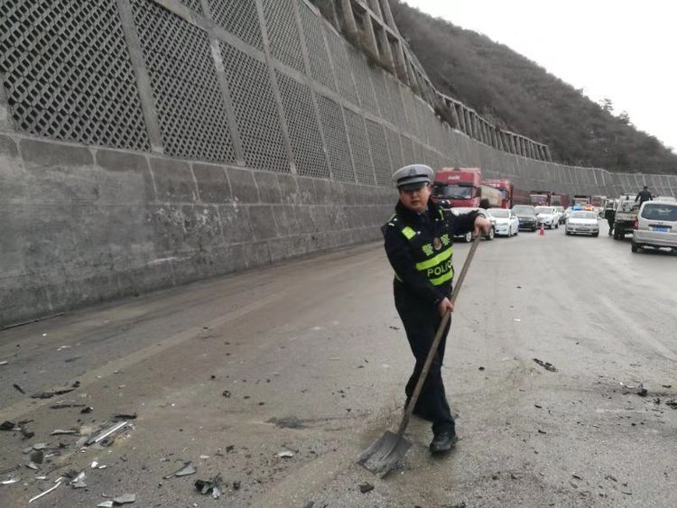 辅警梁兵：交通事故处理中的“和事佬”