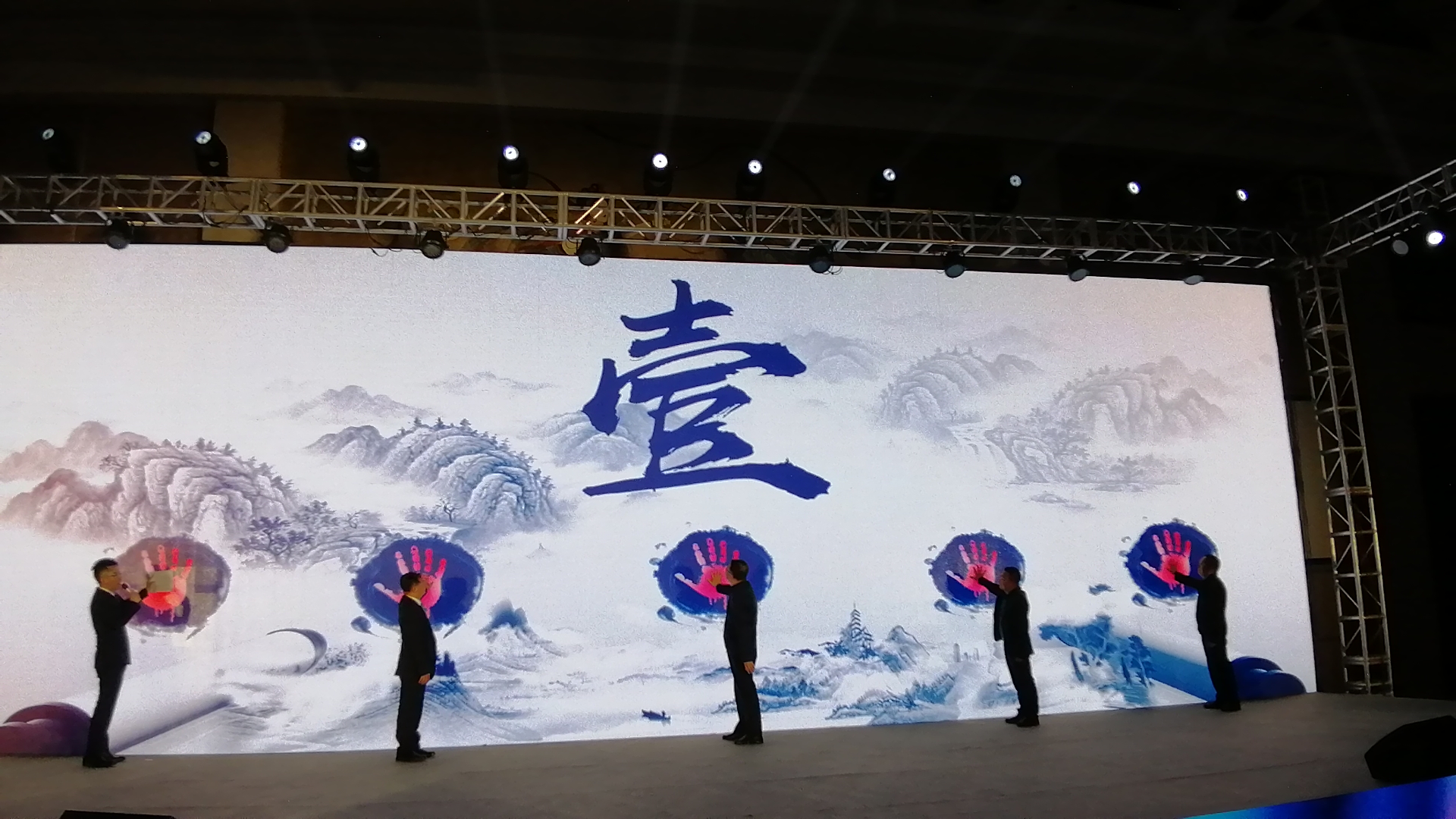 全国百家媒体赴赤水河  探秘世界酱酒产业核心区