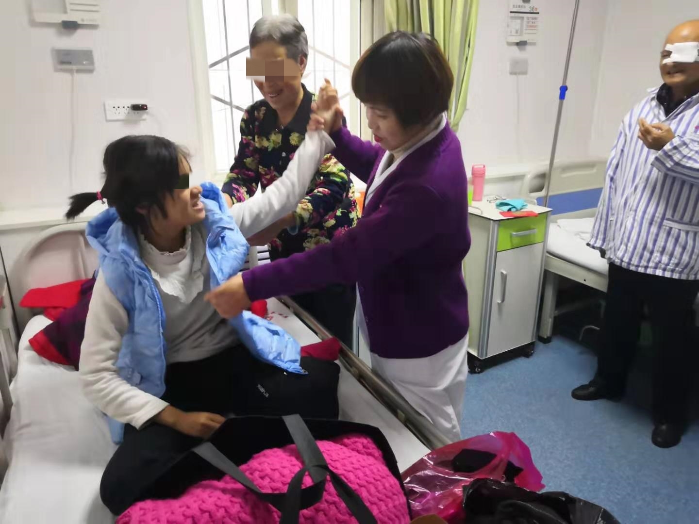 爷爷看病要带孙女一起“住院” 医院竟同意了