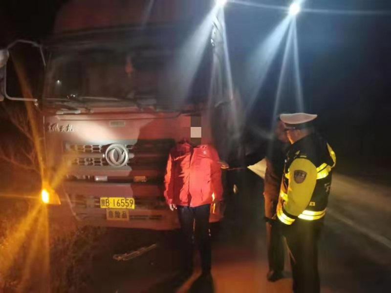 铜川交警一大队贺兰山下查缉注销危化车