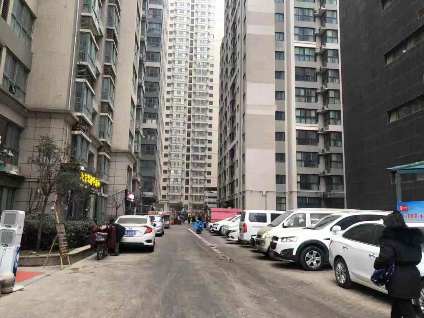突发! 西安大话南门小区起火 旁边就是天然气管道