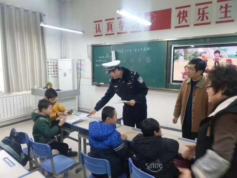 铜川交警寒假前的一堂特殊交安教育课