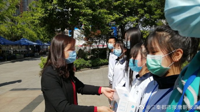 光明乳业“与爱同行”走进安康  向汉滨区高中生捐赠一万箱牛奶