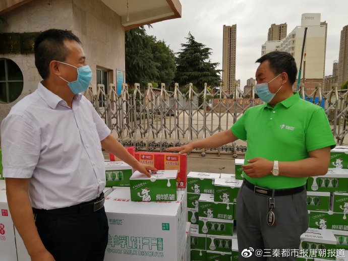 红鹤楼工贸公司献爱心  “羊品时代”送儿童福利院