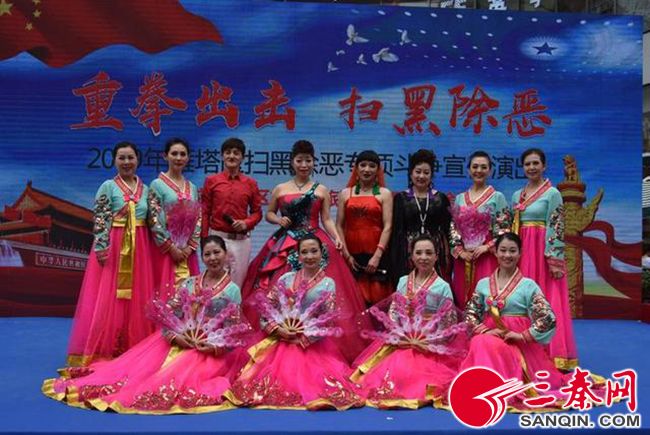 1.请将图片依序排在两段文字的中间