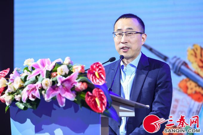 蒙牛集团总裁卢敏放做“健康中国企业社会责任”主题演讲