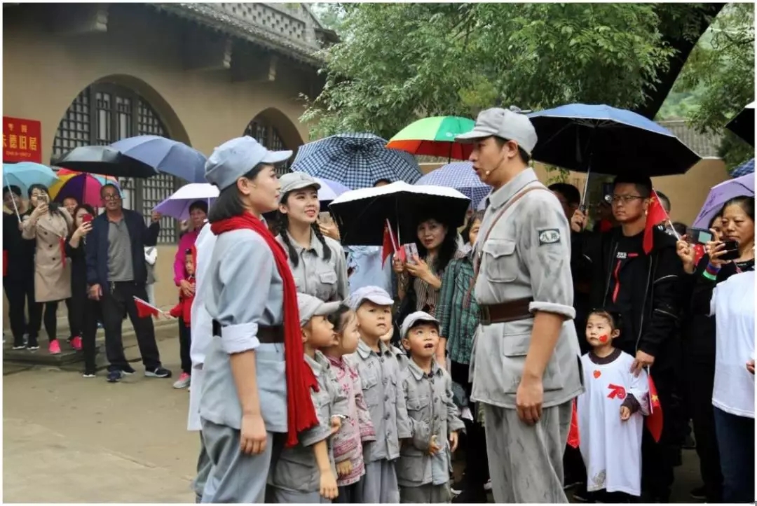 十一黄金周,延安红色旅游掀热潮,壶口瀑布受热捧