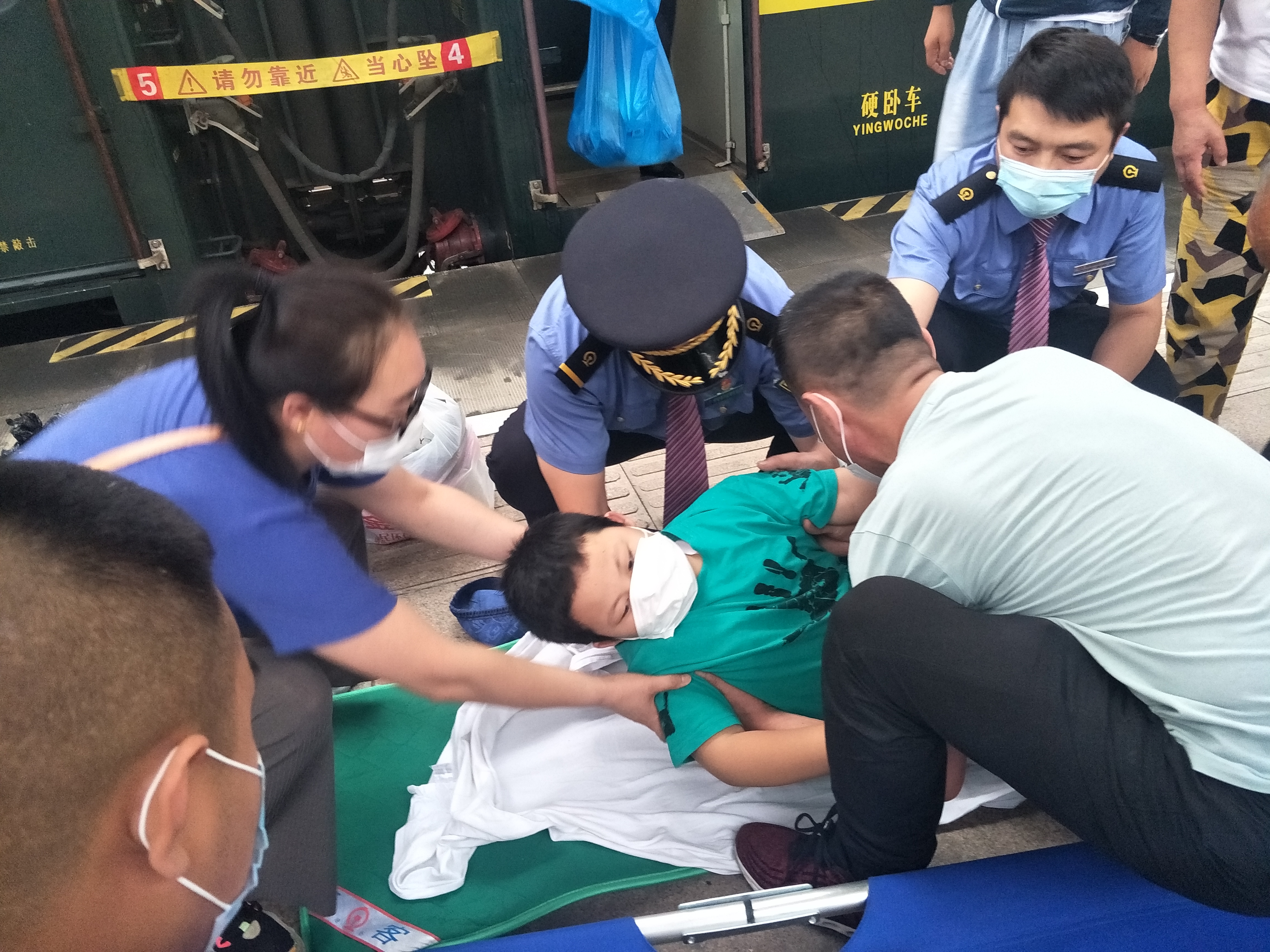 温情列车K560  常态服务感动延安一家人
