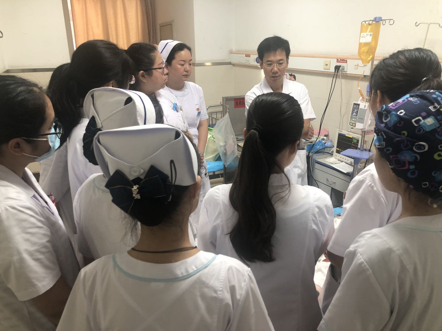 勇创医学新高峰 “无创”技术赢赞誉——记西安市第一医院妇产科