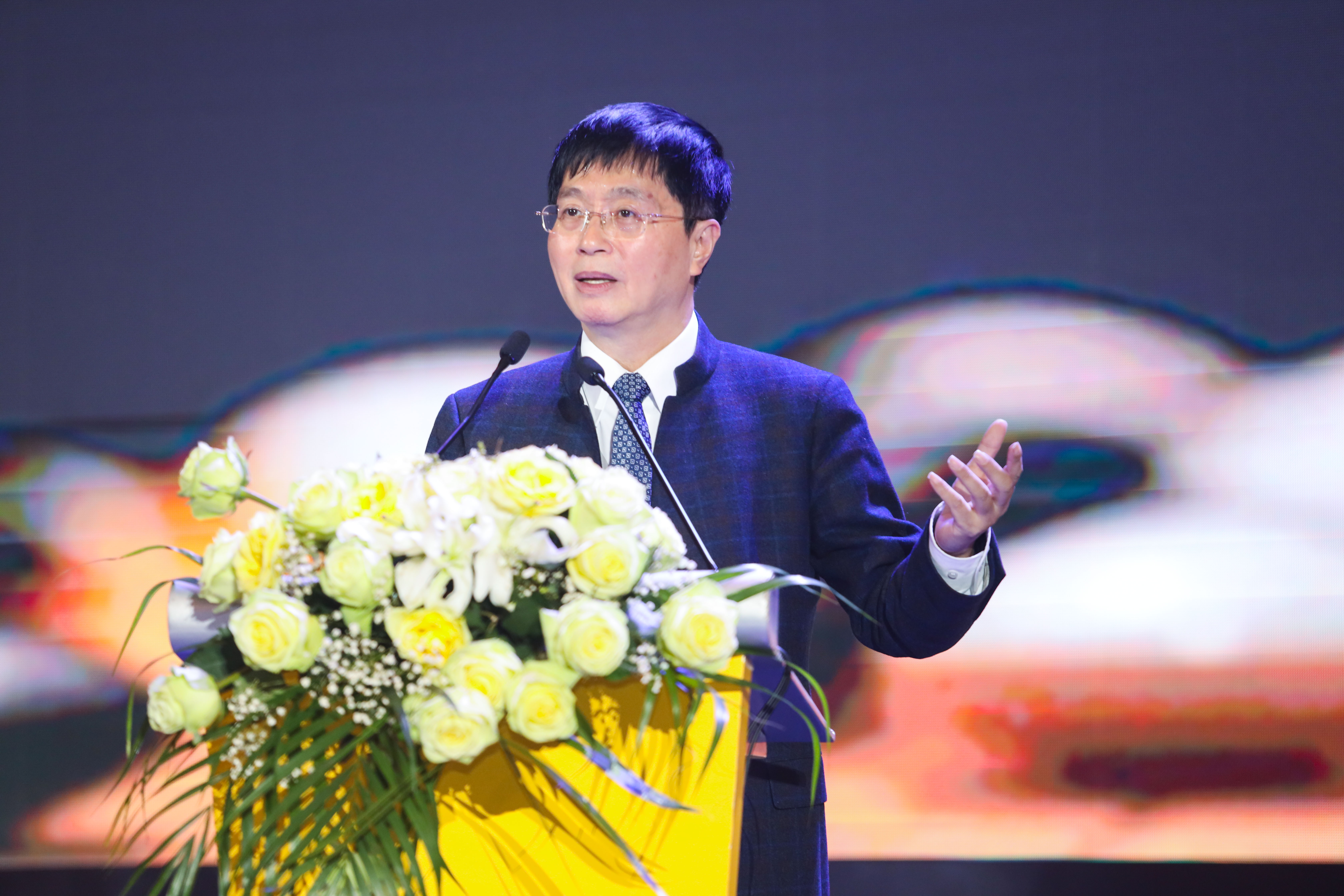 图5-中国民主促进会中央经济委员会副主任王林教授现场演讲.jpeg