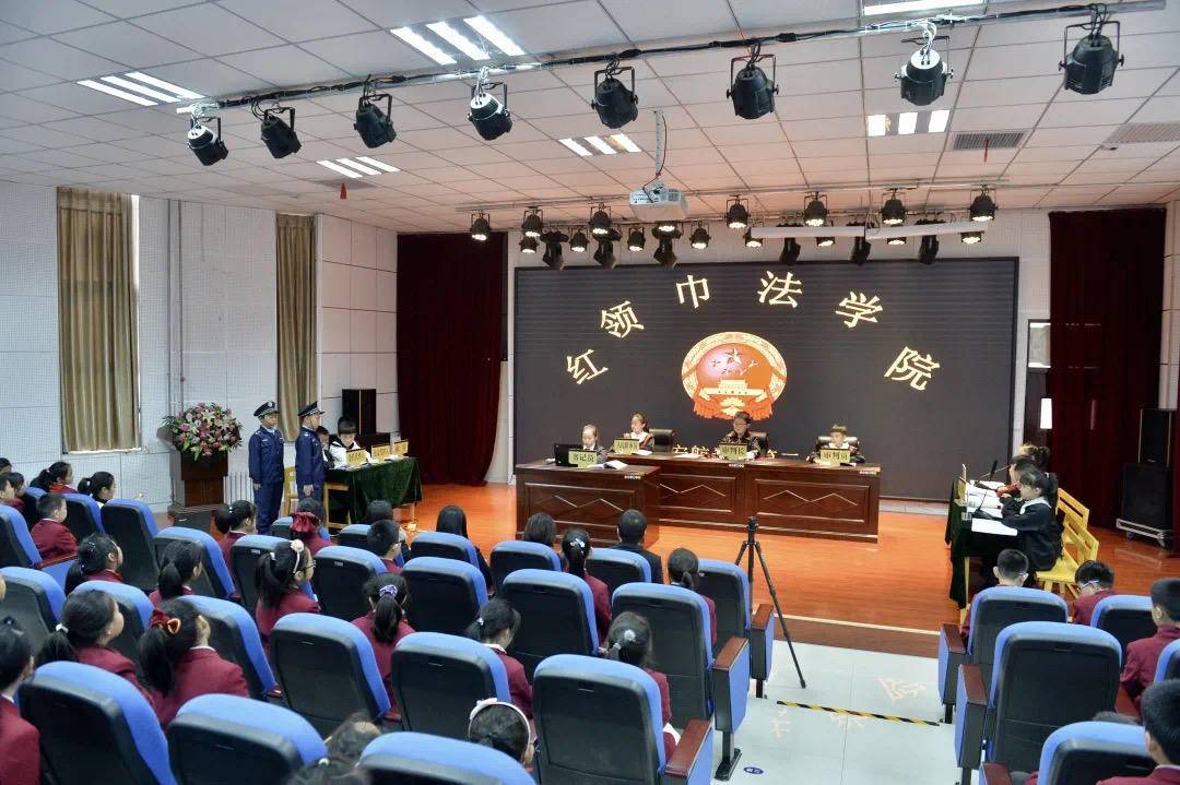 国家宪法日：校园模拟法庭开庭了！