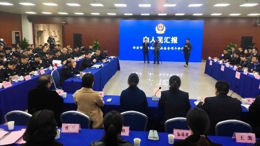 60名社会各界代表走进警营