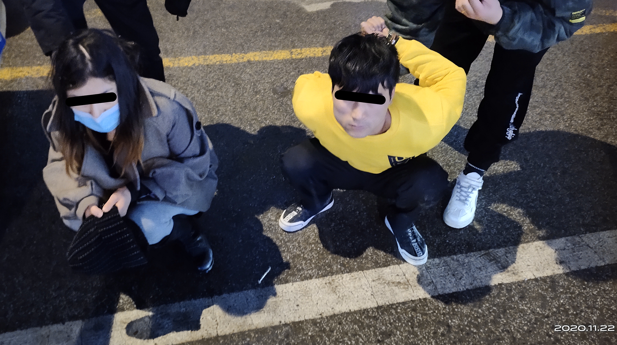 年轻姑娘主动搭讪 竟是为了偷手机 已作案20余起