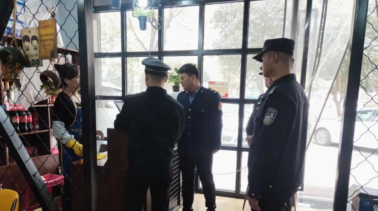 沣泾大道派出所 开展 食品药品假冒伪劣产品专项检查