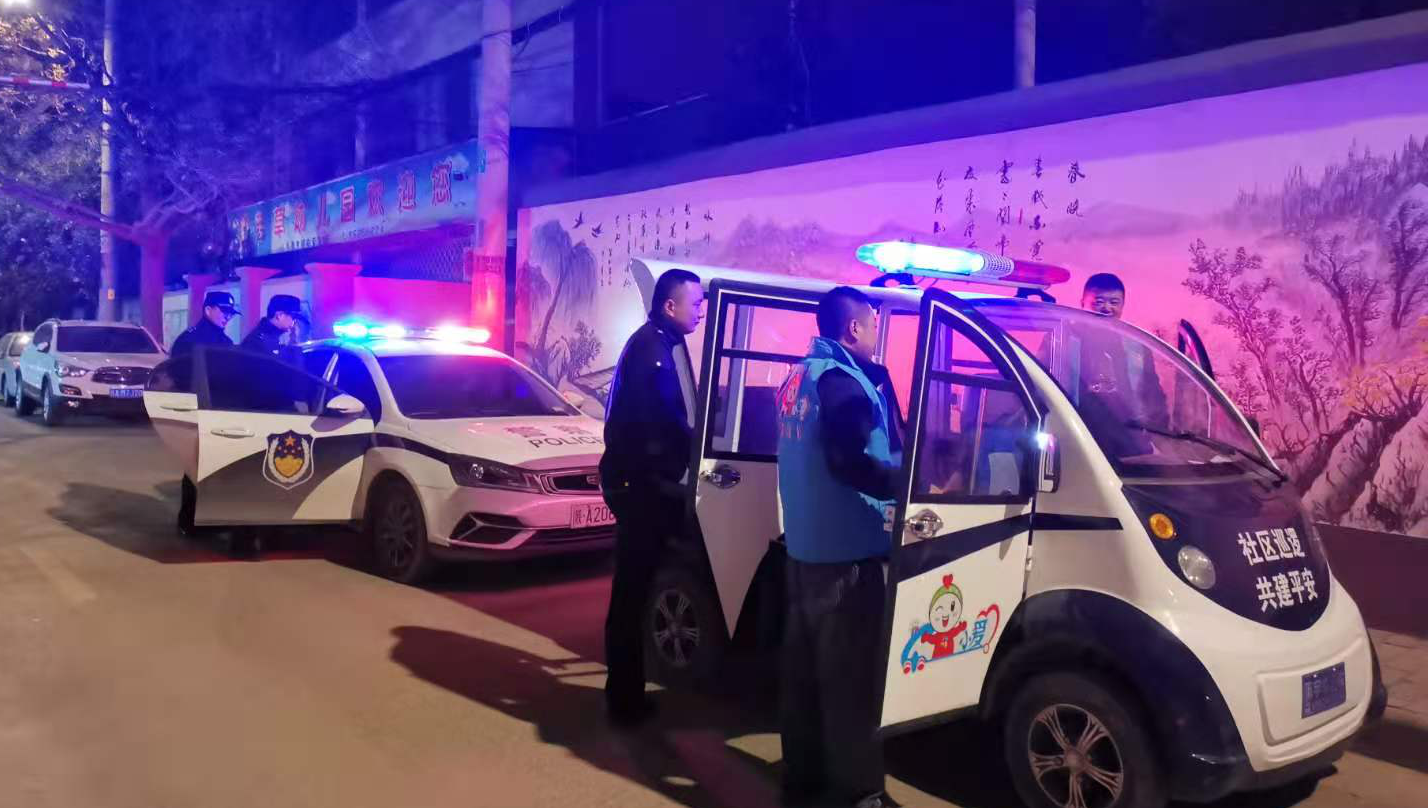 小巷里的“小爱灯” 小爱夜逻居民感受大平安