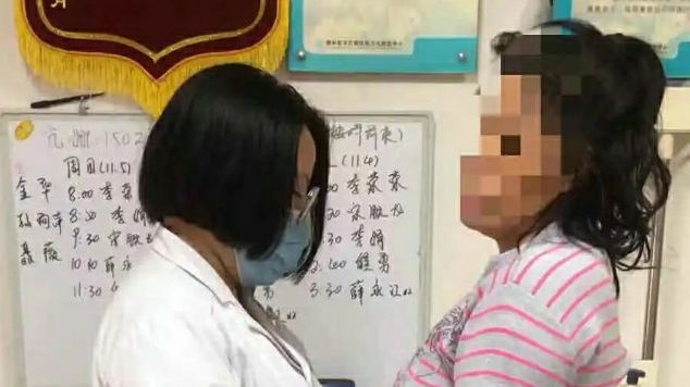 女子从4米高架坠落受伤 康复治疗让她重新站起来