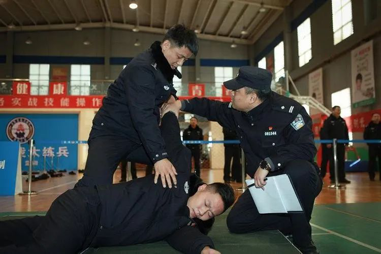 公安厅现场指导考核 蓝田公安“大练兵”