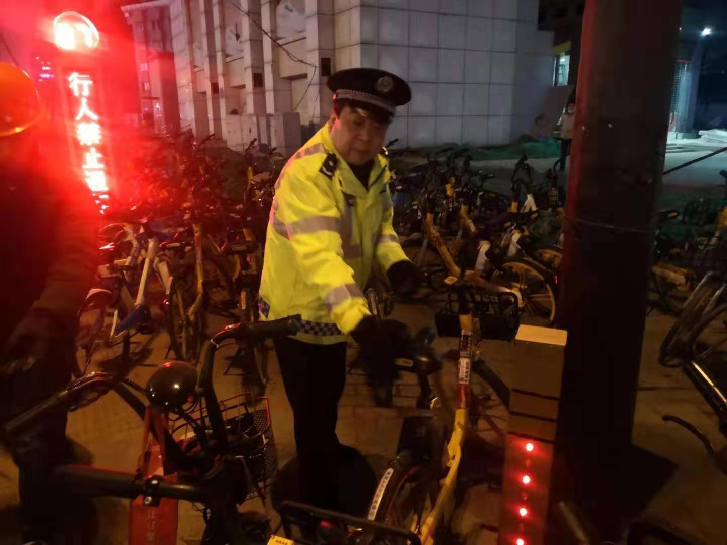 信号灯成为“减压器”交警碑林大队缓堵治乱降事故开启交通管理新篇章