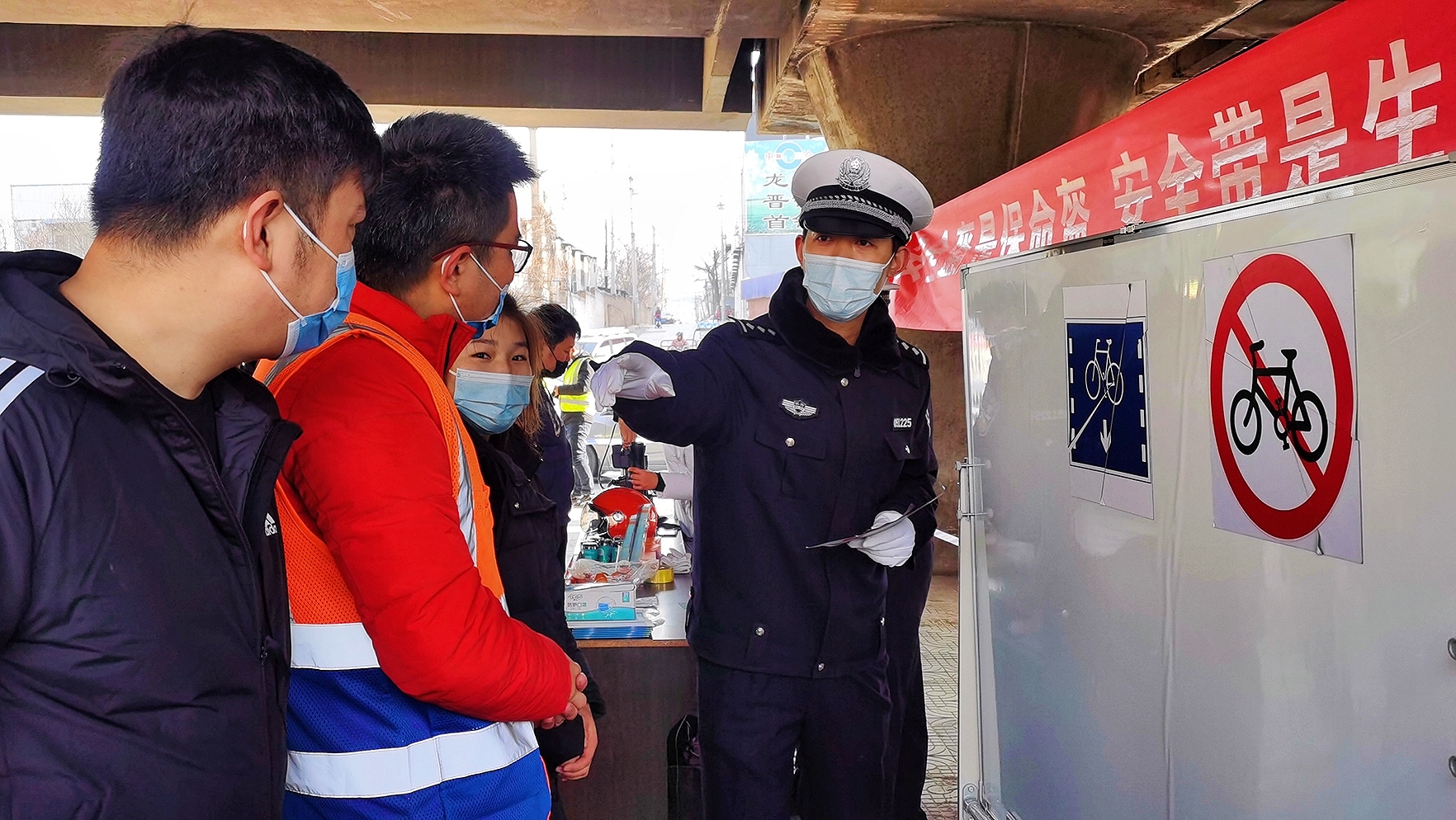 一场直播教你远离大货车视线盲区