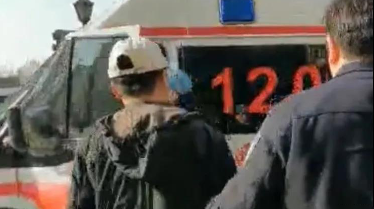 民警沉着应对 救助精神分裂者