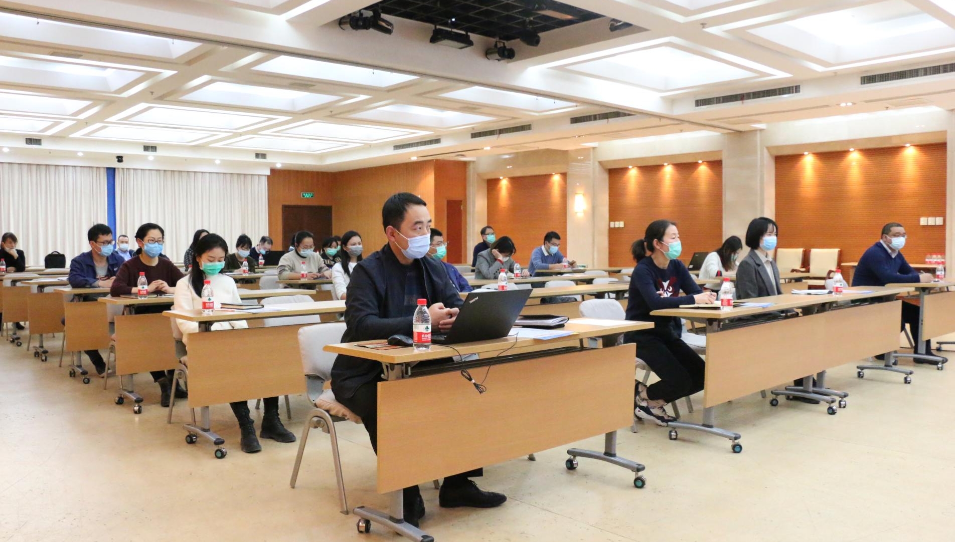 警察节前送平安西安公交分局走进企业宣讲安全防范知识