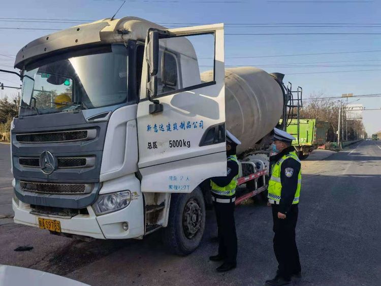 交警长安大队应对重污染天气开展载货柴油汽车专项整治行动