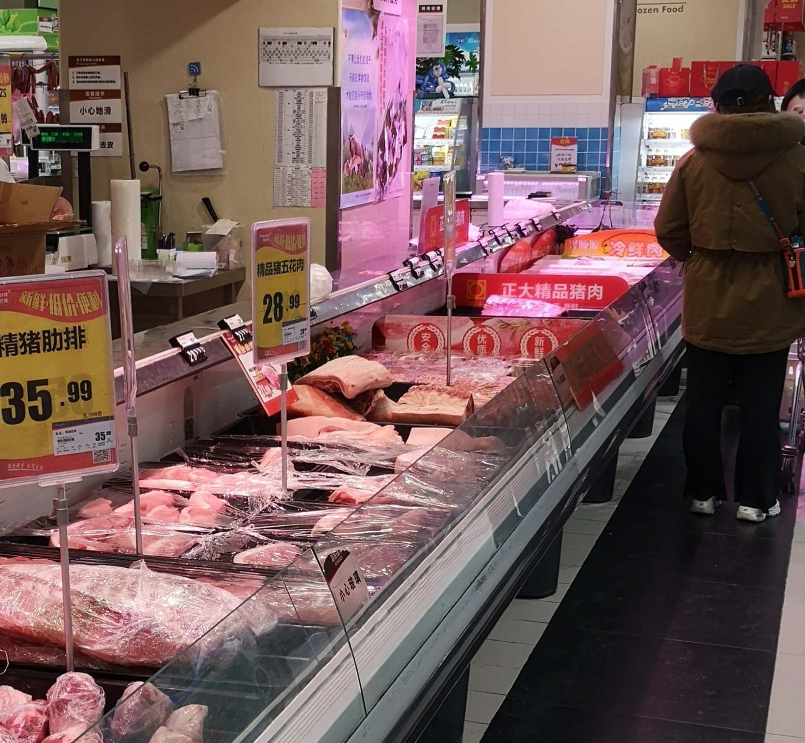 陕西省商务厅要求做好春节期间商贸市场疫情防控春节前后适时投放冬春蔬菜及部分冻猪肉储备