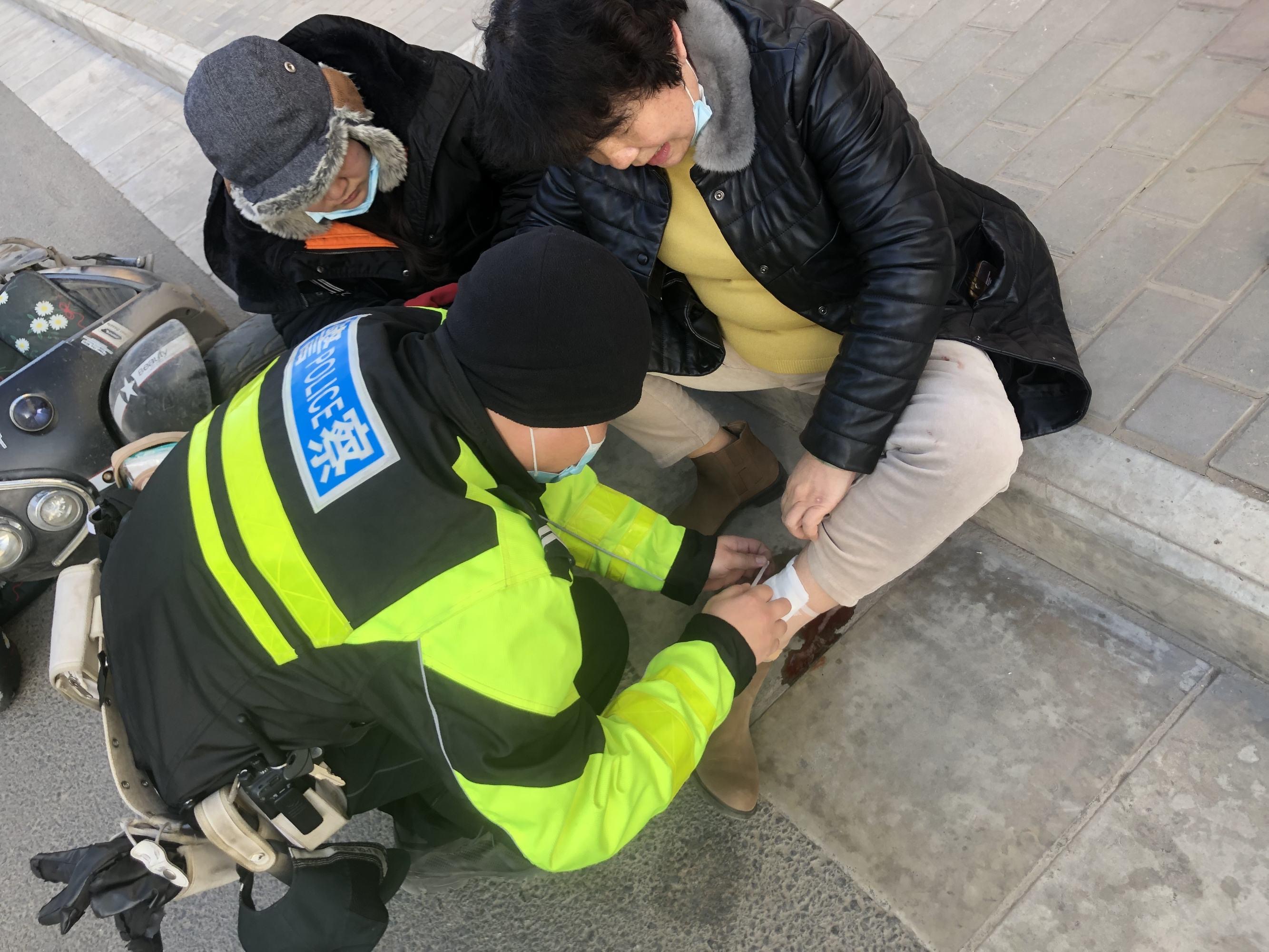 讲不完 数不清的警民鱼水情——交警新城大队朝阳门中队服务为民二三事