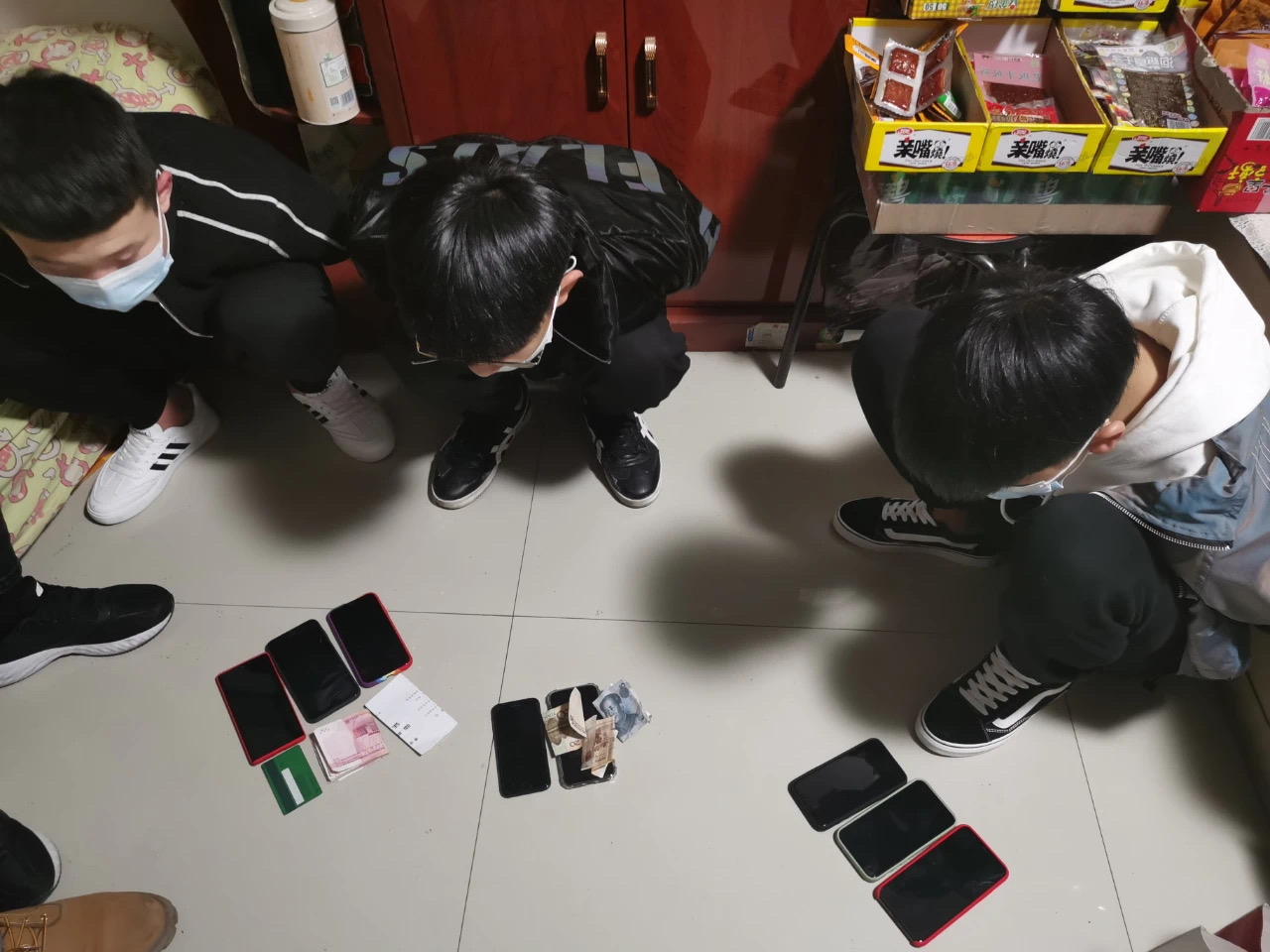 入商铺盗窃 四嫌疑人越三省跨五地流窜作案终落法网