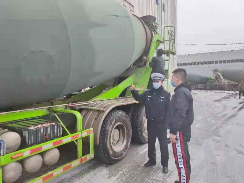 新春走基层|交警高新大队春运安全宣传全面开花