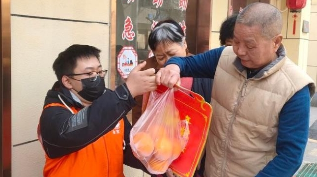 送上爱心橙子 祝老人们心想事“橙”