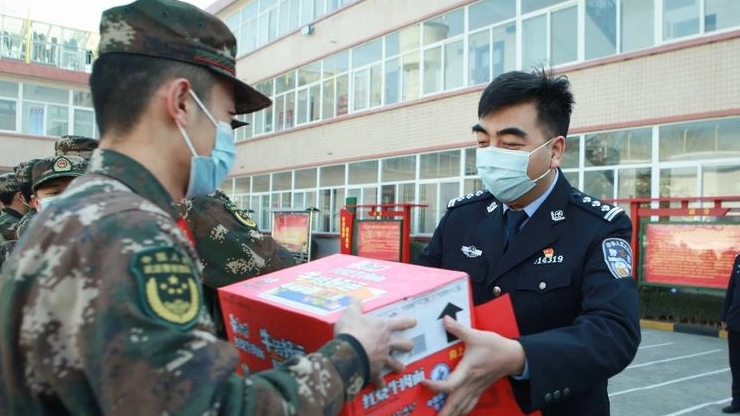 蓝田县公安局党委开展春节走访慰问活动