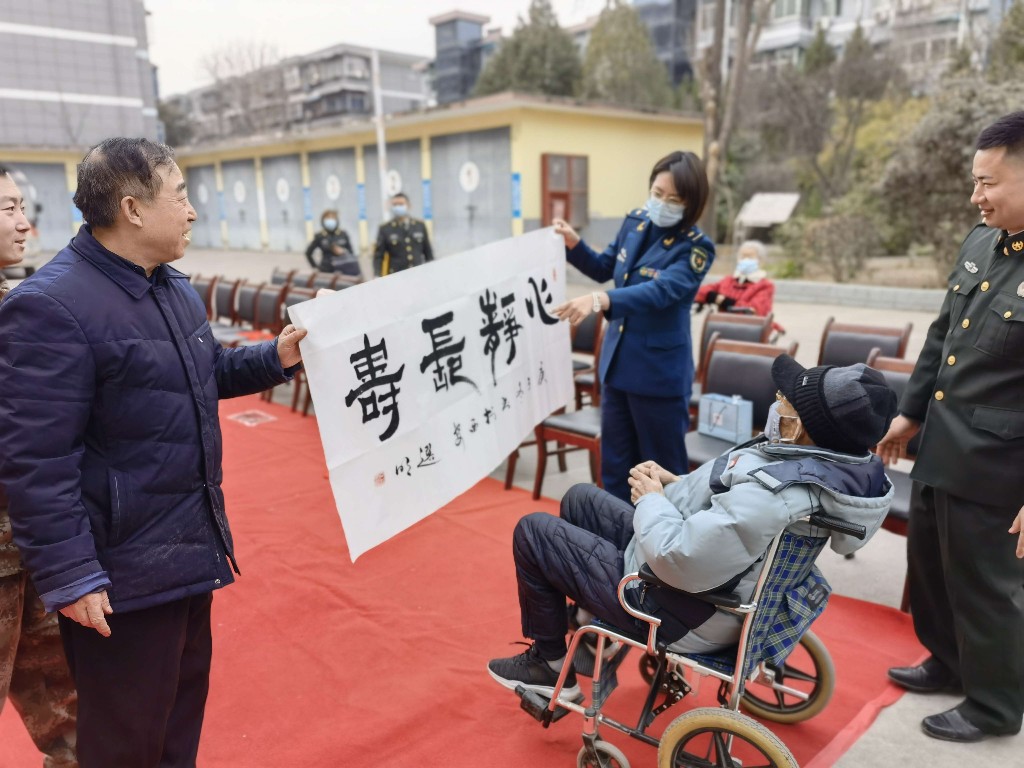 文化进军营 新春送祝福 西安第十一干休所举办送春联活动