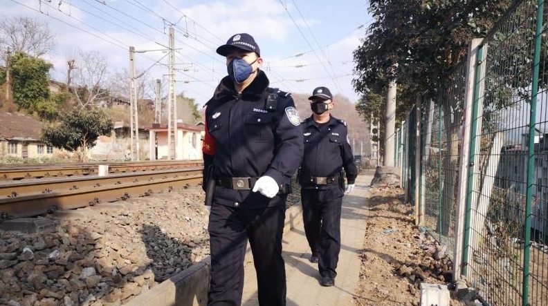 【新春走基层】西安铁警“铁盾”行动护航春运