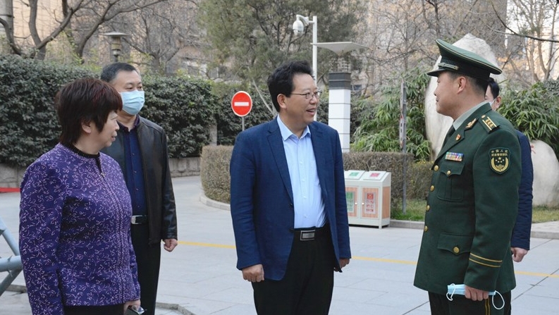 文引学看望慰问驻省人大常委会机关武警官兵