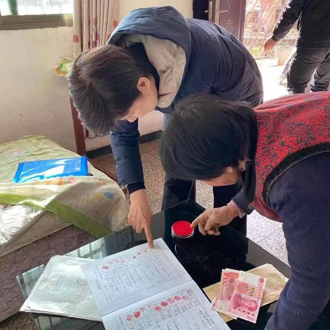 雁塔法院：春节慰问贫困户 精准帮扶暖人心