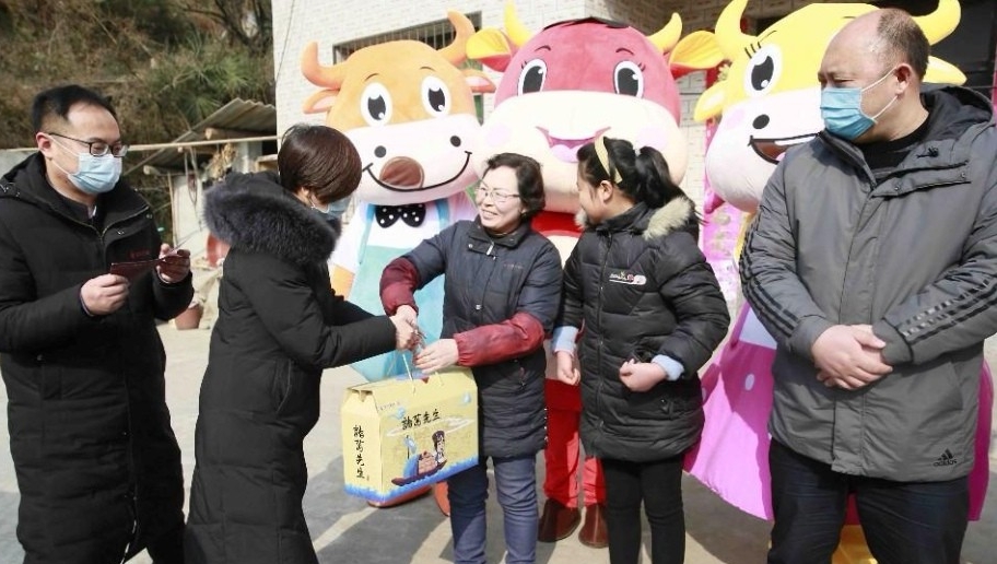 陕旅集团诸葛古镇“原地过年·关爱留守”春节暖心活动在进行