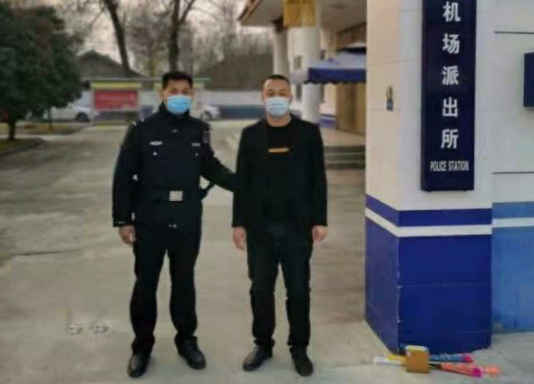 鄠邑分局机场所查处一起违规燃放烟花爆竹案
