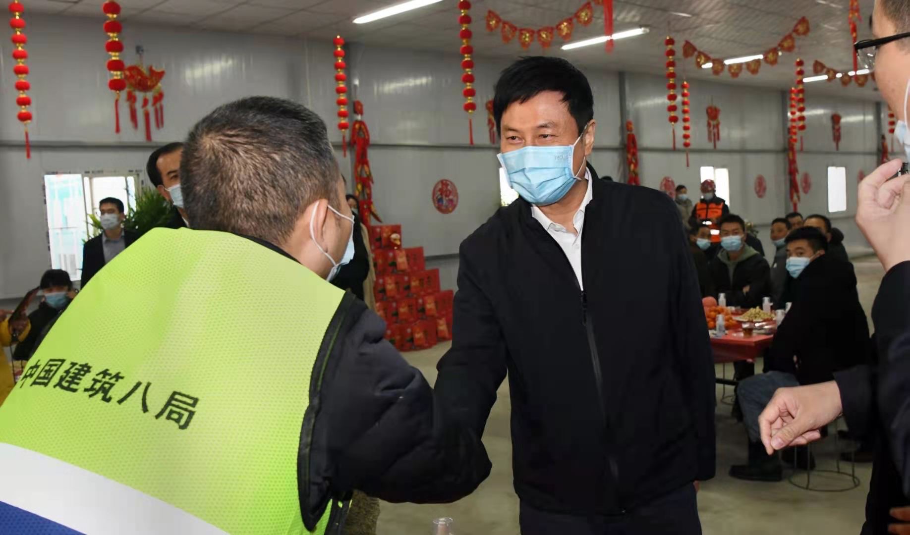 省总工会主席与留陕过年职工共度“温暖年”郭大为到重点建设项目慰问留守职工