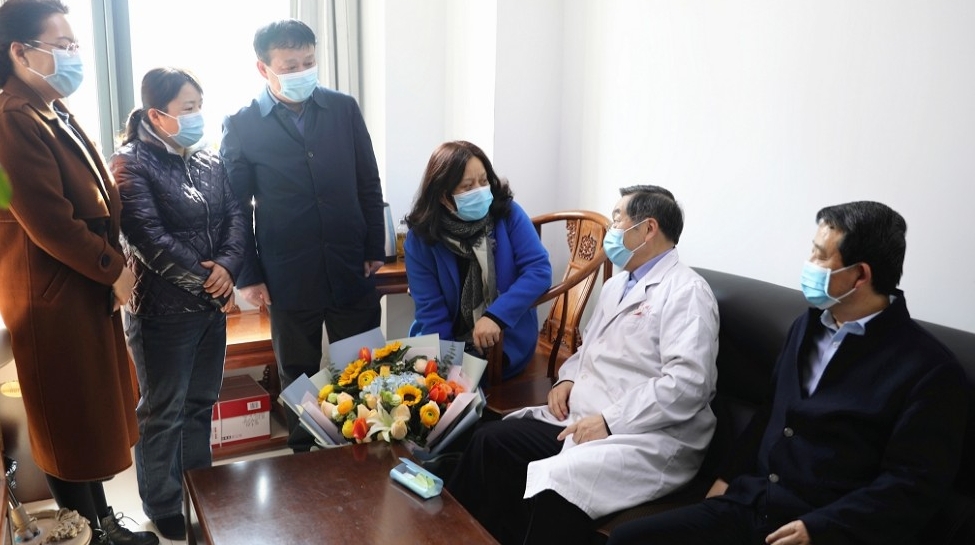 西安市卫健委领导慰问全国名中医杨震教授