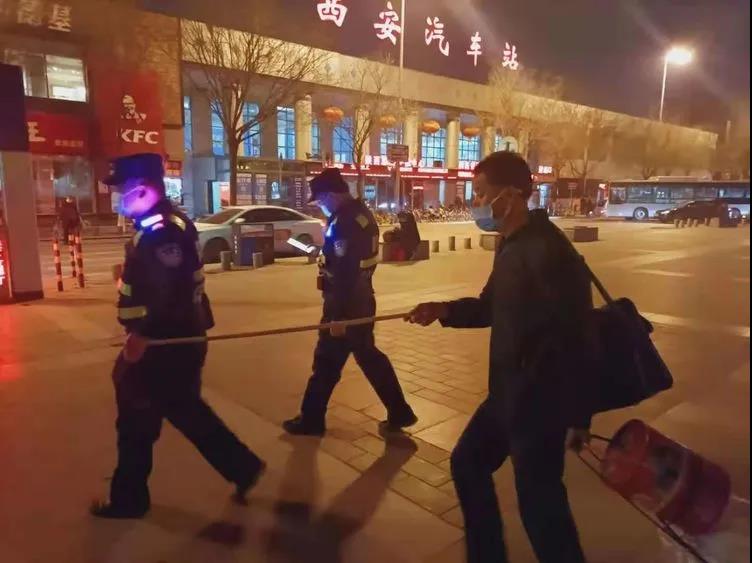 新春走基层| “你是我的眼”    